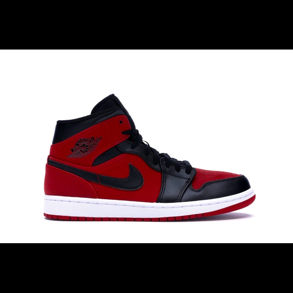Air Jordan 1 Mid Pre owned  almost new with box with stock store certificate